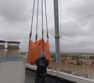 Grutage matériaux sur toiture terrasse